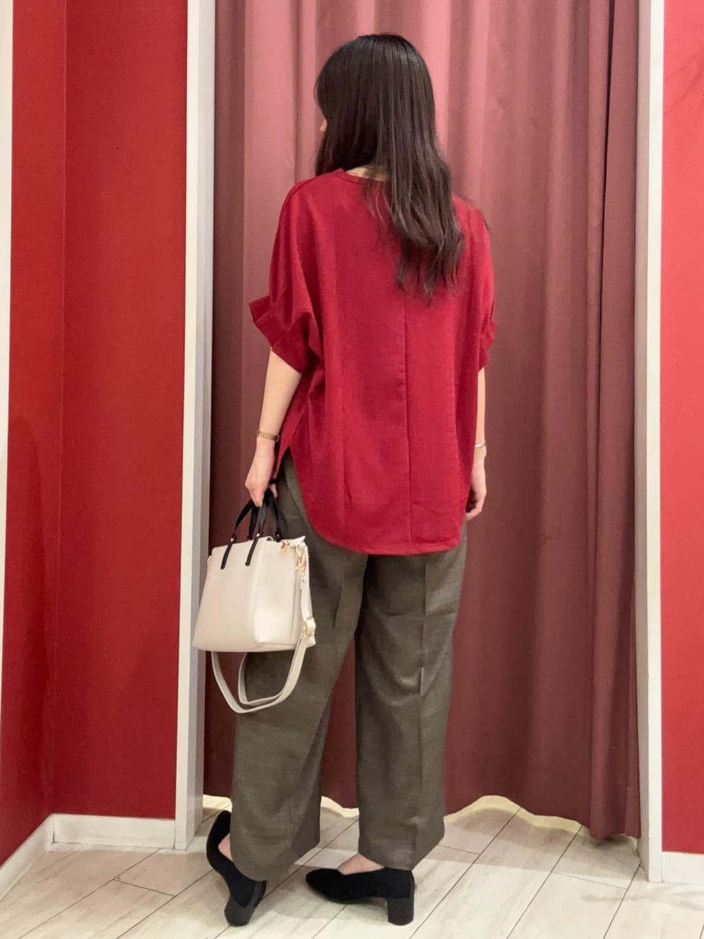 hassyさんの「SHOO･LA･RUE｜【洗える】お袖のタックがアクセント インせず着られる さらさらドルマントップス」を使ったコーディネート