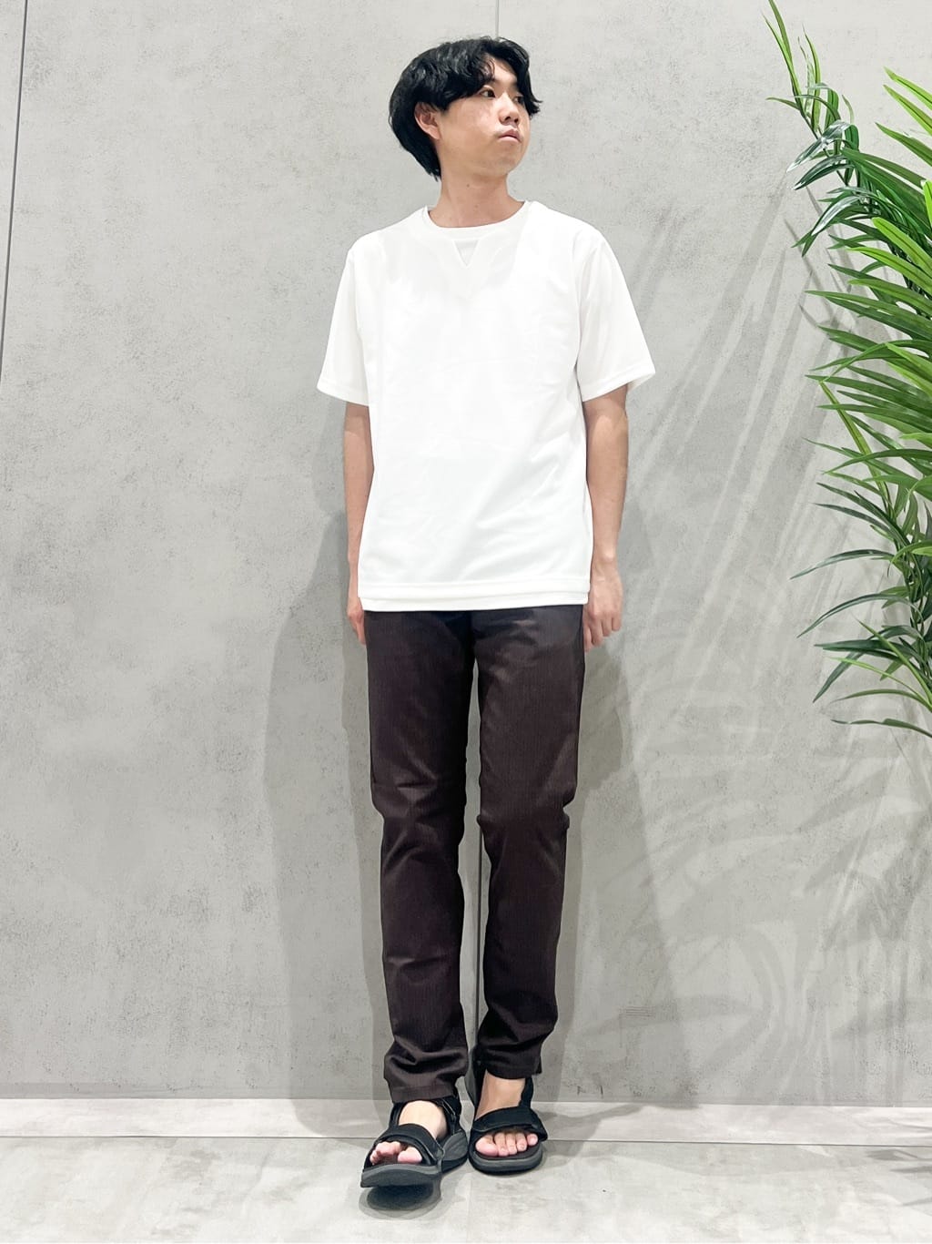SHI-MAさんの「THE SHOP TK｜ツイルキーネック 半袖Tシャツ 接触冷感/洗濯機OK」を使ったコーディネート