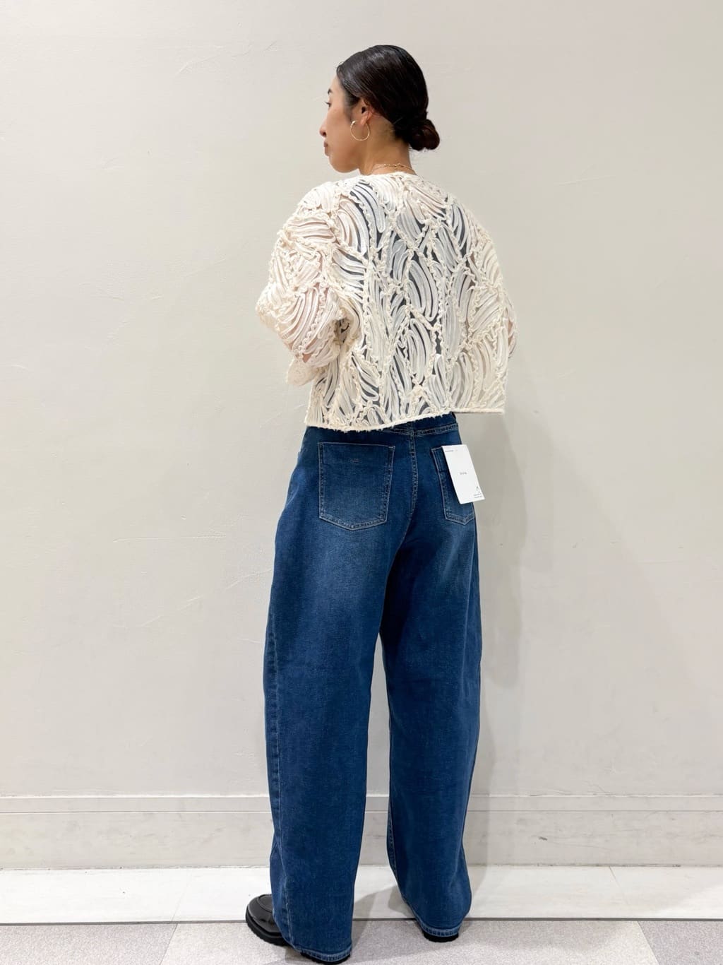 ちえさんの「OPAQUE.CLIP｜シアー刺繍レース前開きブラウス【洗濯機洗い可】」を使ったコーディネート