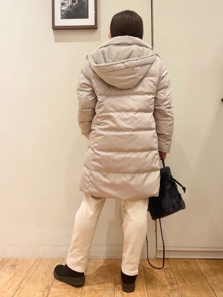 harusakuさんの「SHOO･LA･RUE｜【洗濯機可/撥水】フェイクファーフード ロングダウン」を使ったコーディネート