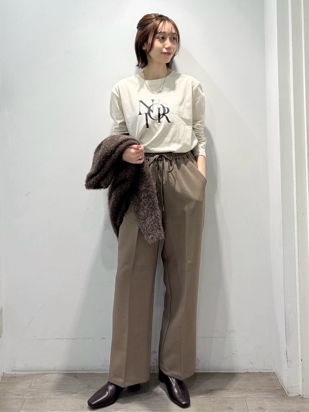 ぶまりんさんの「OPAQUE.CLIP｜ロングロゴTシャツ【洗濯機OK】」を使ったコーディネート