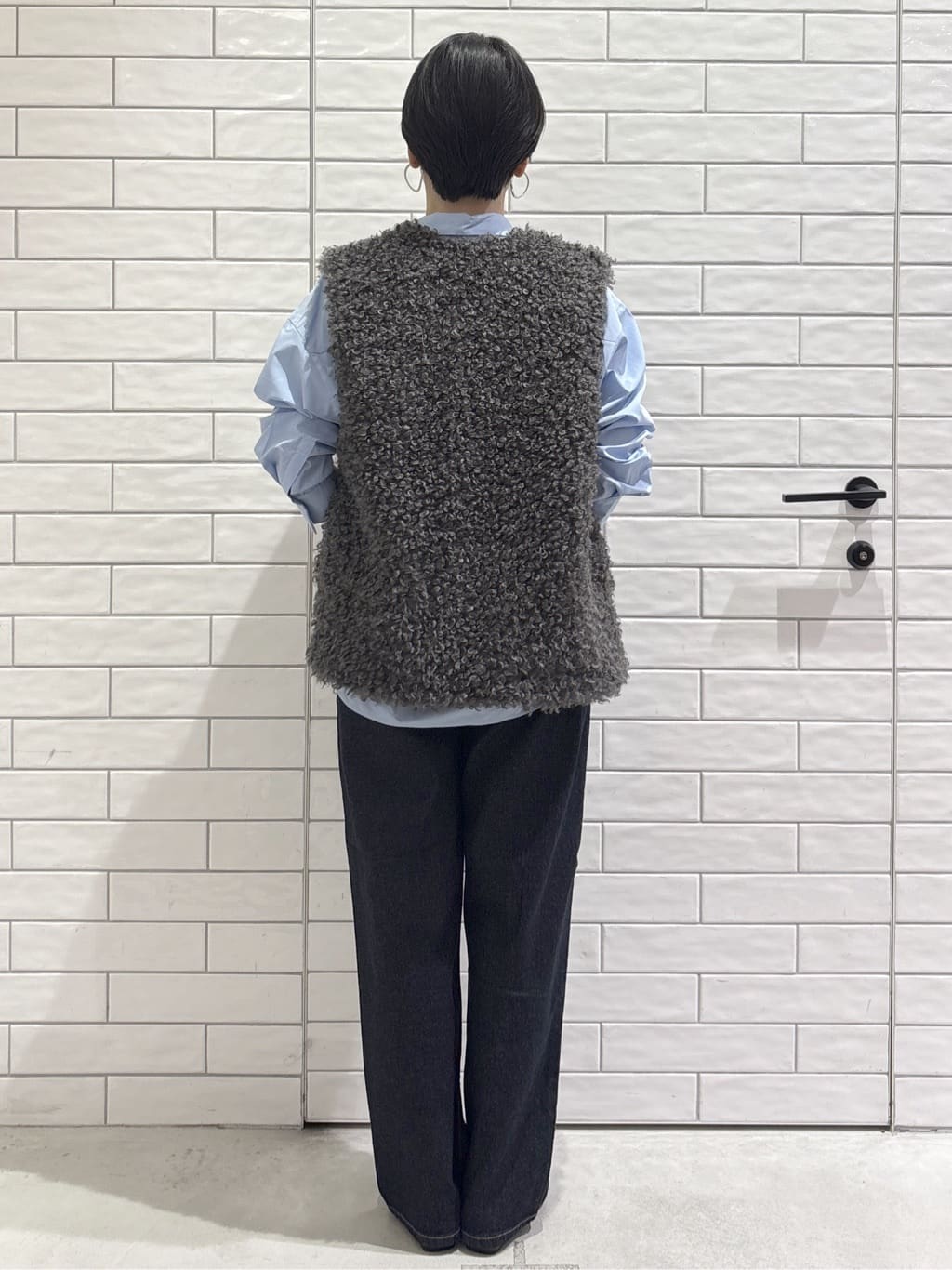 ayumiさんの「OPAQUE.CLIP｜カーリーフェイクファーベスト【洗濯機OK】」を使ったコーディネート