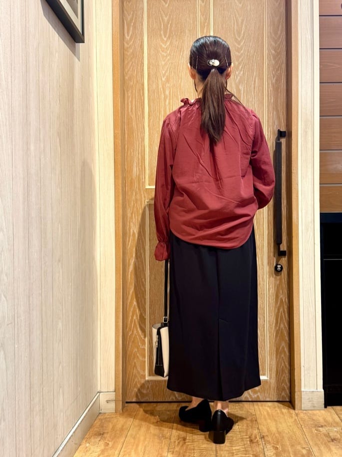 KAORIさんの「SHOO･LA･RUE｜【洗濯後しわになりにくい】ポケット付き ナロースカート」を使ったコーディネート
