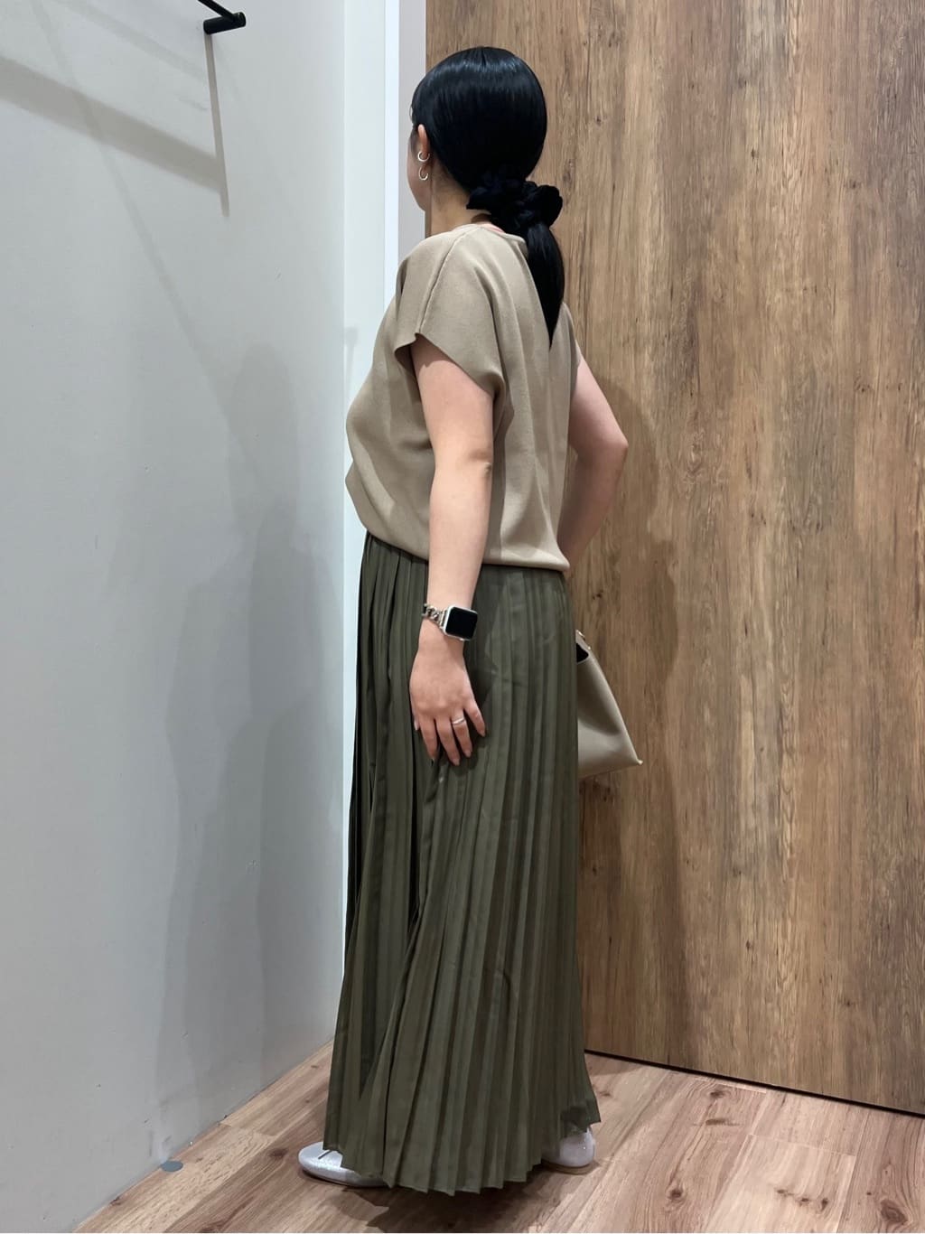Reinaさんの「grove｜【洗える】ひらりとゆれる　上品プリーツスカート」を使ったコーディネート