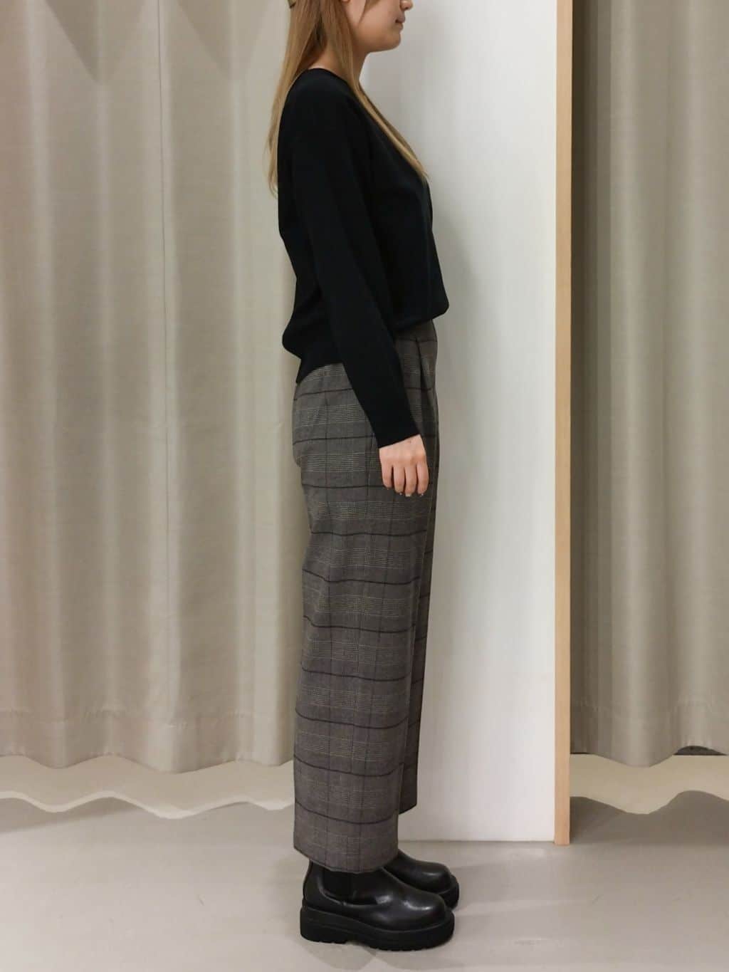 ミリさんの「THE SHOP TK｜【すっきりシルエットが叶う】大人のためのVネックニット/毛玉になりにくい/静電気防止/洗濯機OK」を使ったコーディネート