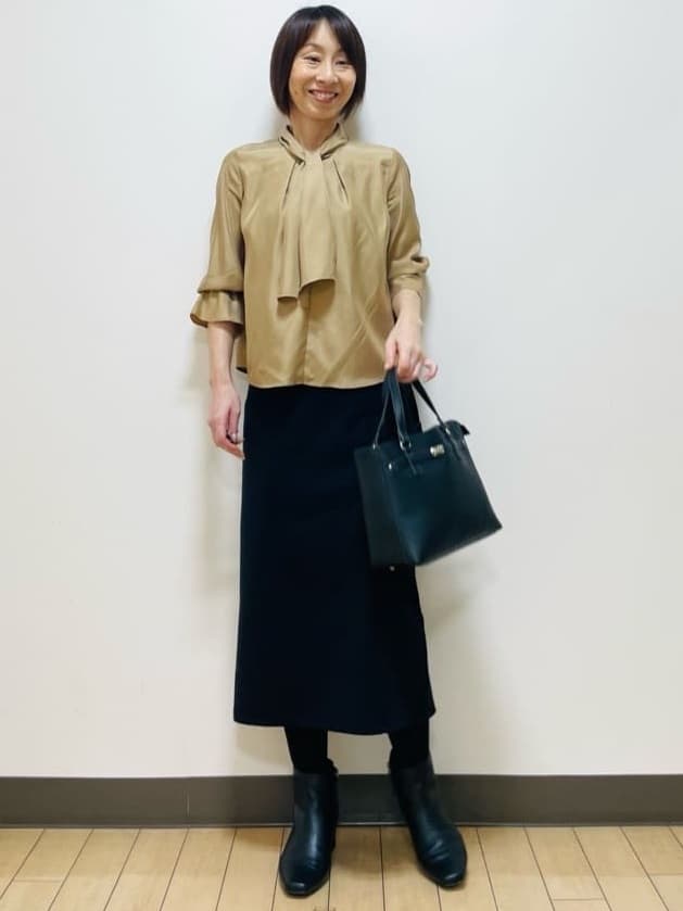 Riiさんの「Reflect｜【キレイめスタイル／通勤におすすめ◎】ボウタイシャンブレーカラーブラウス」を使ったコーディネート