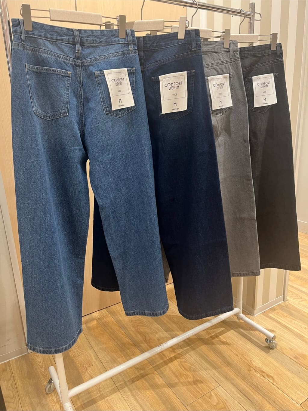 みわさんの「SHOO･LA･RUE｜【高レビュー/S-LL】脚のラインを拾いにくい デニムワイドパンツ」を使ったコーディネート