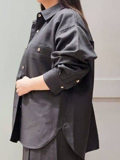 maiさんの「grove｜【カセット服/選べる着丈】洗濯機で洗えるオーバーシャツ」を使ったコーディネート