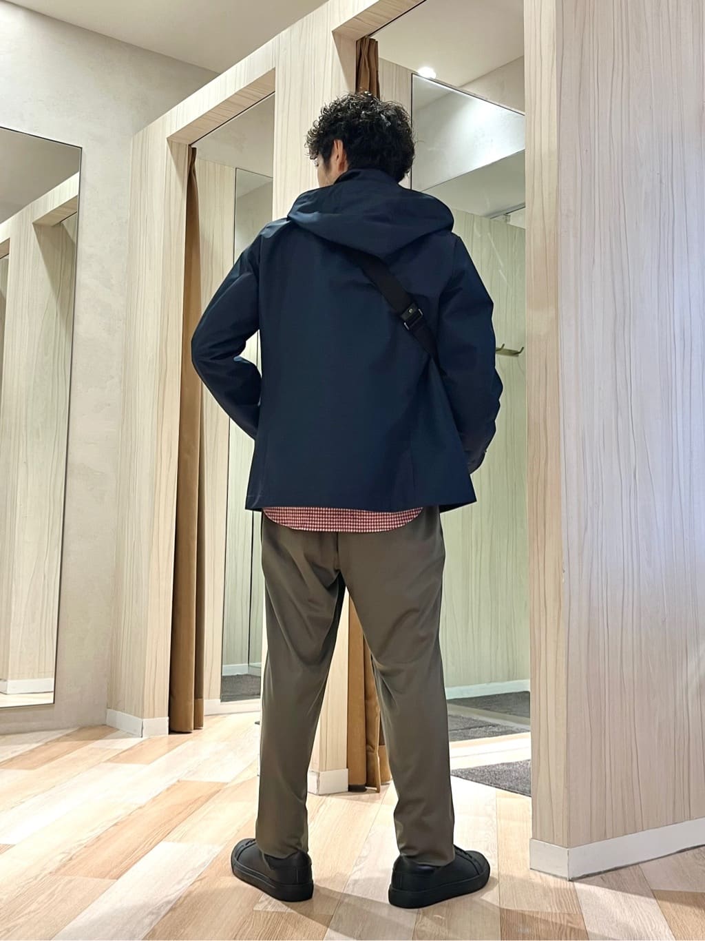 URAさんの「TAKEO KIKUCHI｜【抗菌防臭/シーズンレス】シアサッカーギンガムチェック ストレッチシャツ」を使ったコーディネート