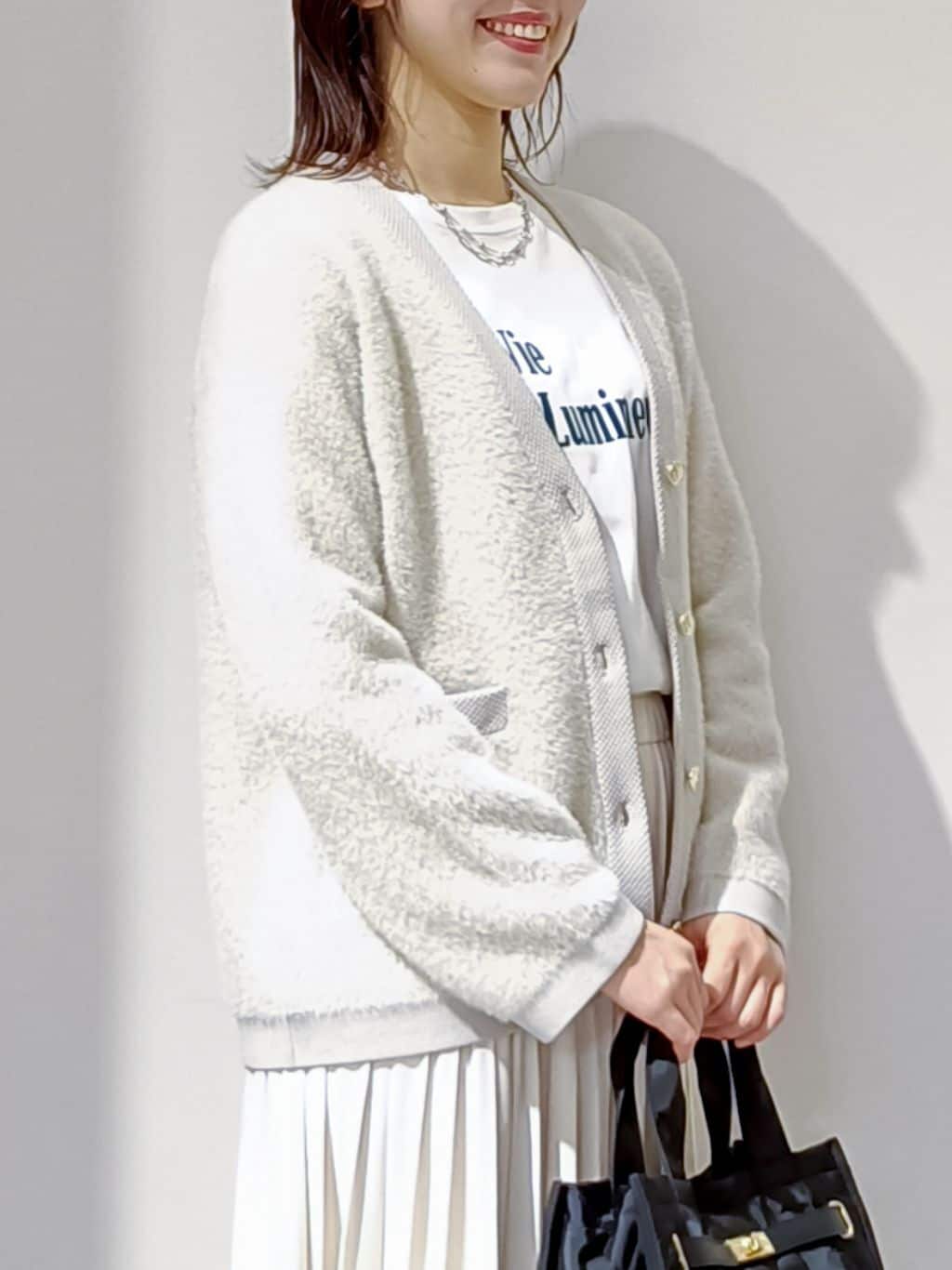 のんさんの「OPAQUE.CLIP｜ロングロゴTシャツ【洗濯機OK】」を使ったコーディネート