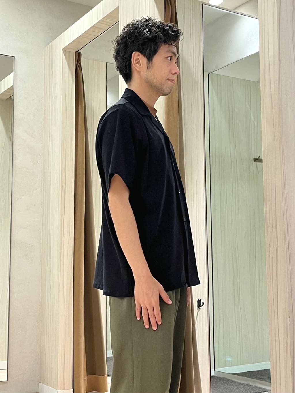 URAさんの「TAKEO KIKUCHI｜【COOL CITY WEAR】モックネック プルオーバー /接触冷感」を使ったコーディネート