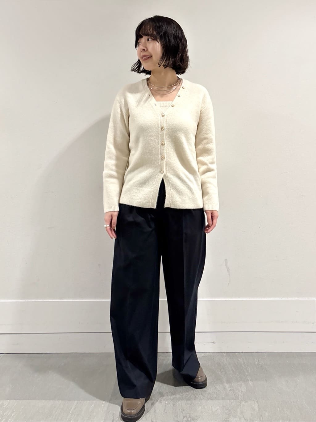 モエカさんの「UNTITLED｜【トレンド/柔らかな素材感】ビスチェセットカーディガン」を使ったコーディネート
