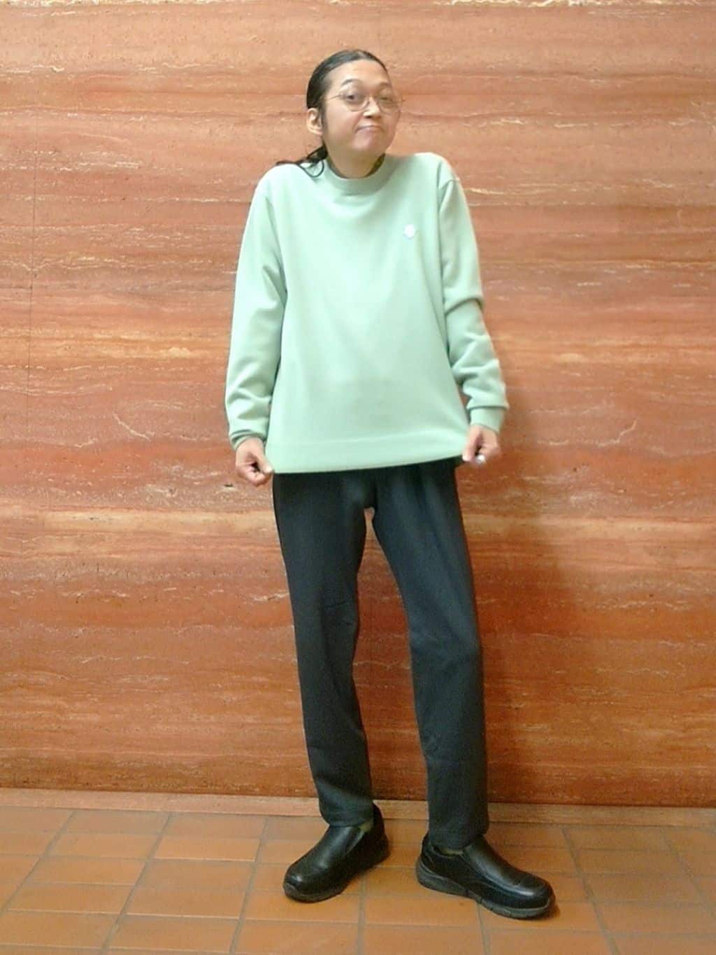 かしげるさんの「TAKEO KIKUCHI｜【Air Palette Knit】ワンポイント カラーニット プルオーバー」を使ったコーディネート