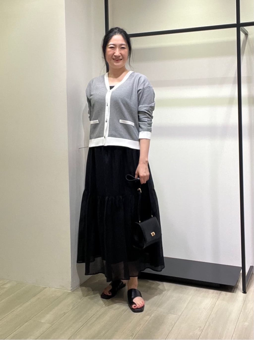 TOMOMIさんの「INDIVI｜【軽く羽織れる/洗える】ジャケット風カーディガン」を使ったコーディネート