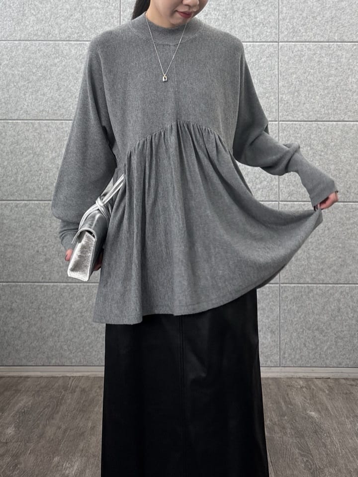 ひなさんの「INDIVI｜【再入荷】ペプラムハイネックニット」を使ったコーディネート