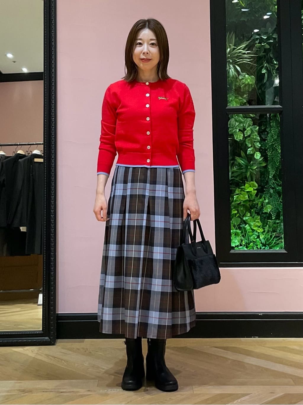maruさんの「DRESSTERIOR｜◆チェックタックソフトプリーツスカート」を使ったコーディネート