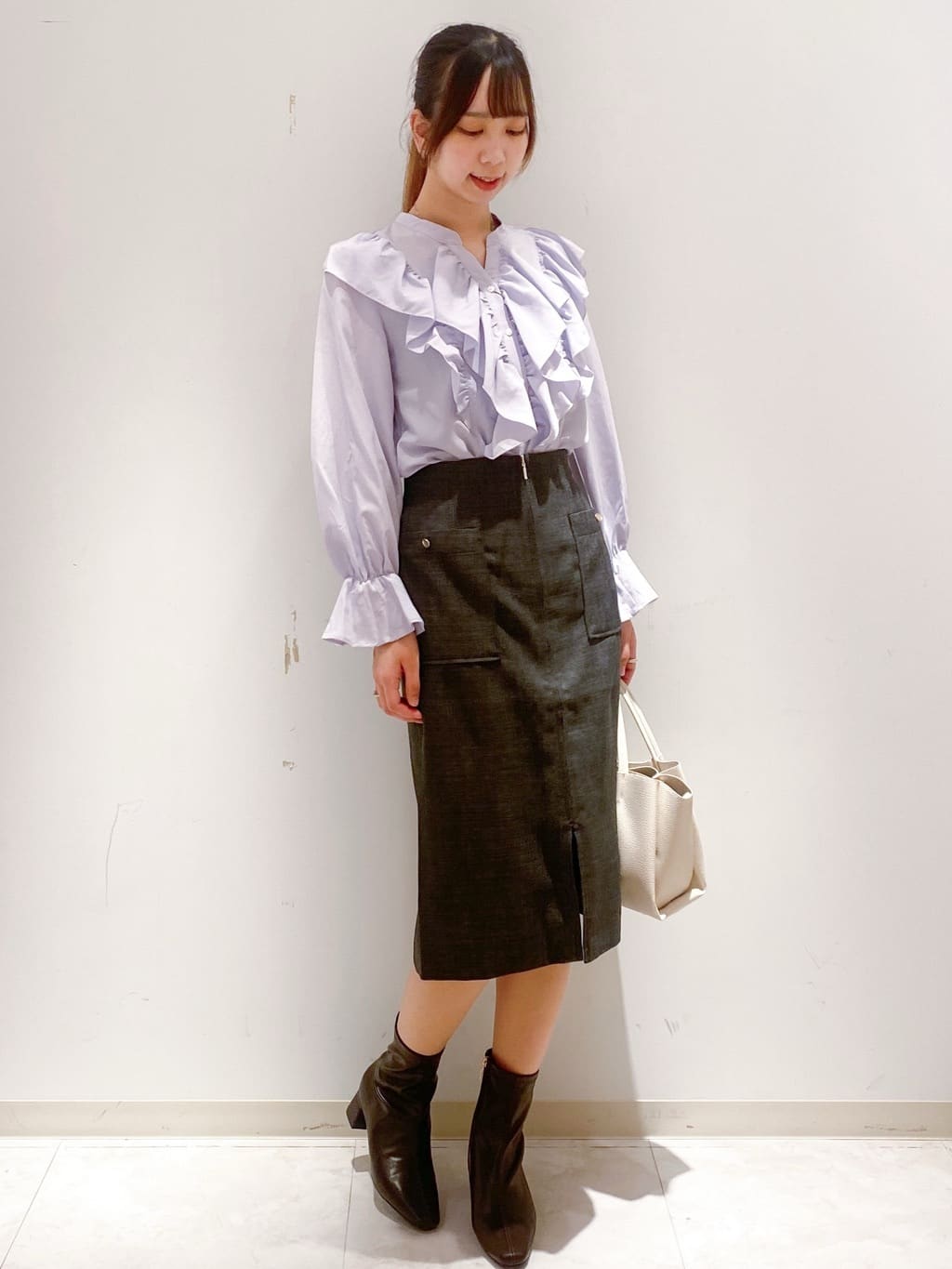 yurinaさんの「index｜フリルデザインスキッパーブラウス【洗濯機OK／イージーアイロン】」を使ったコーディネート