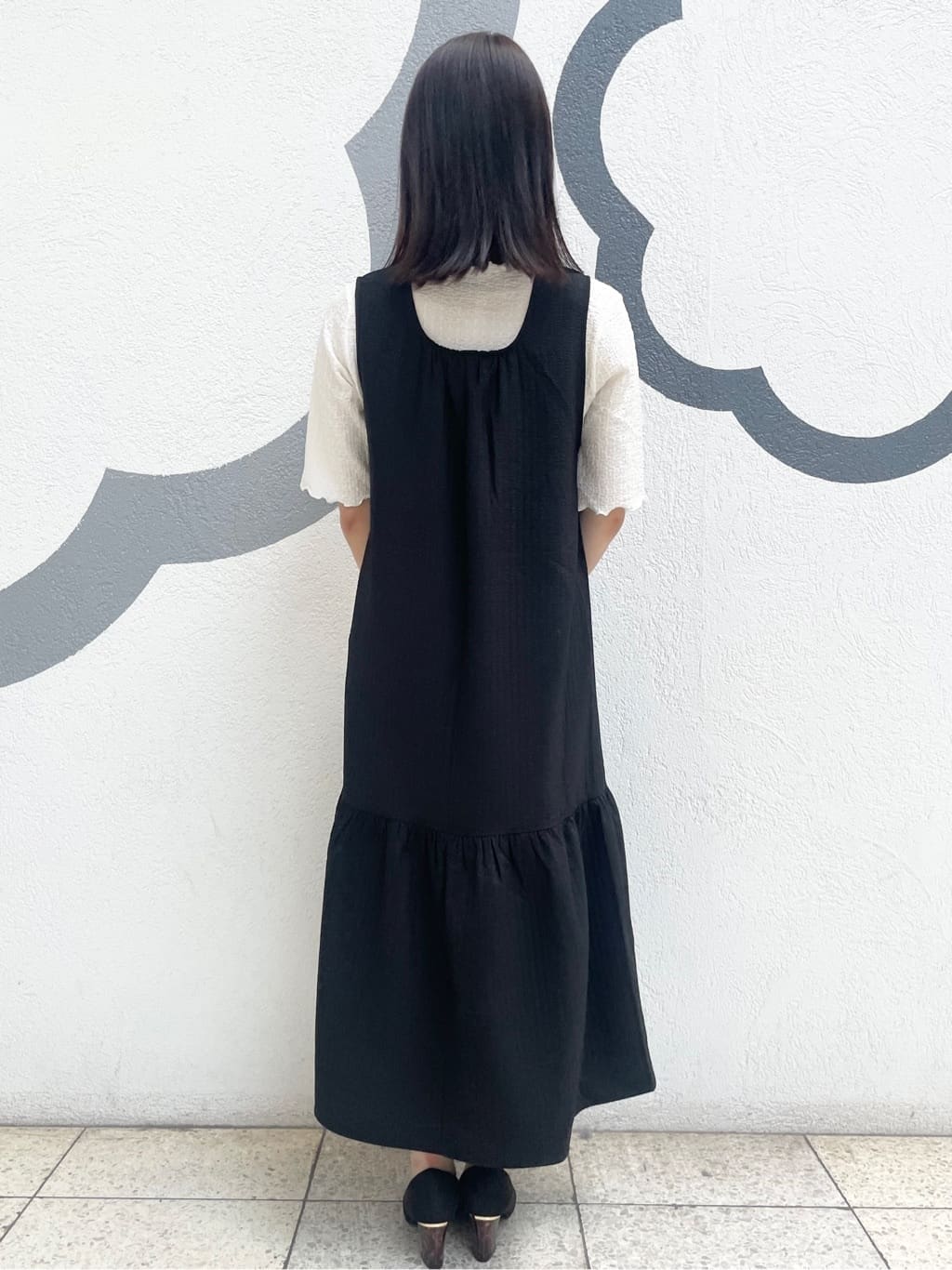 𝒜さんの「【洗濯機OK／ロングシーズン使える】ティアードVネックワンピース」を使ったコーディネート