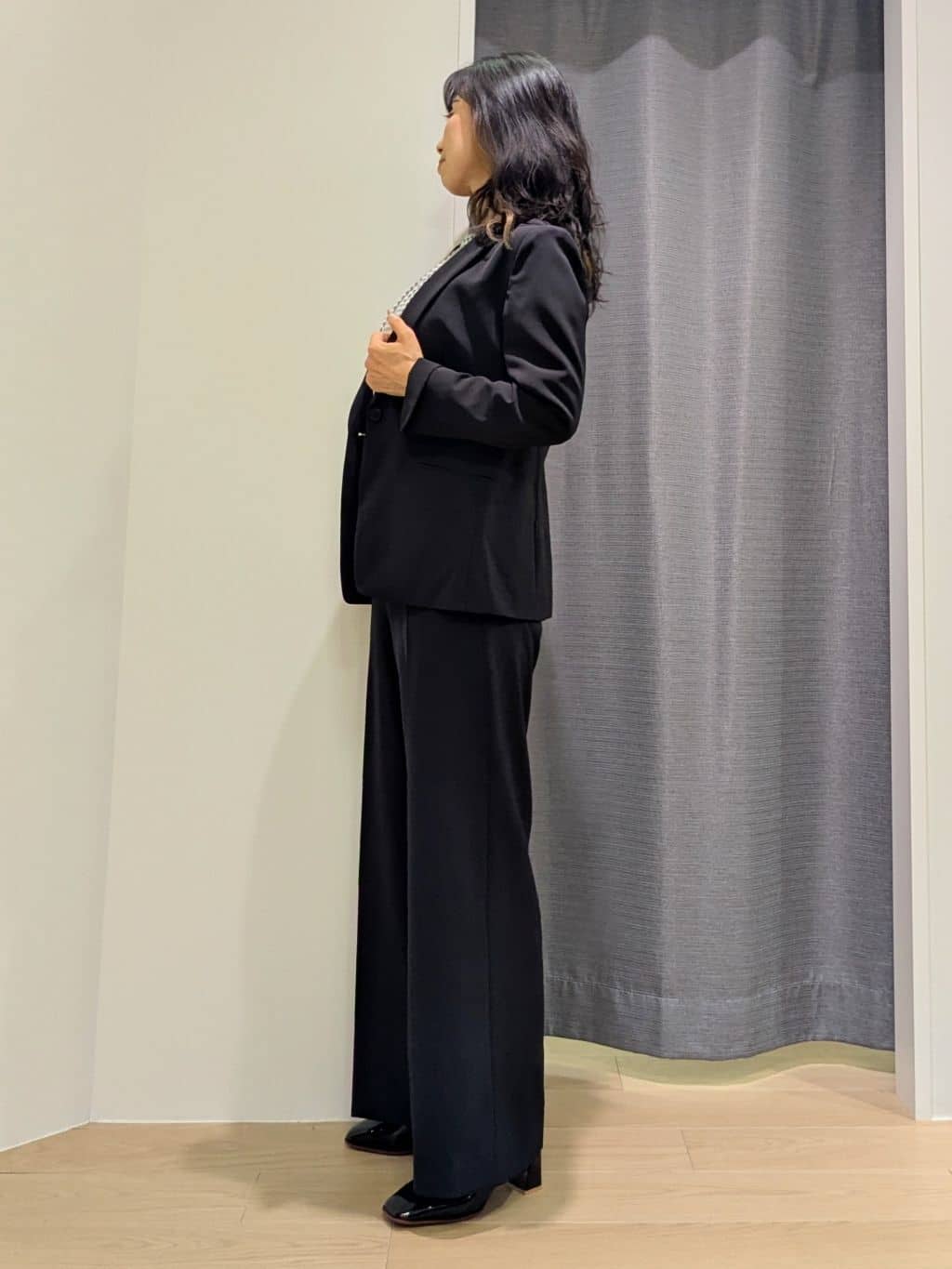 miiさんの「INDIVI｜【洗える／UVケア／スーツ】ストレッチワイドパンツ」を使ったコーディネート