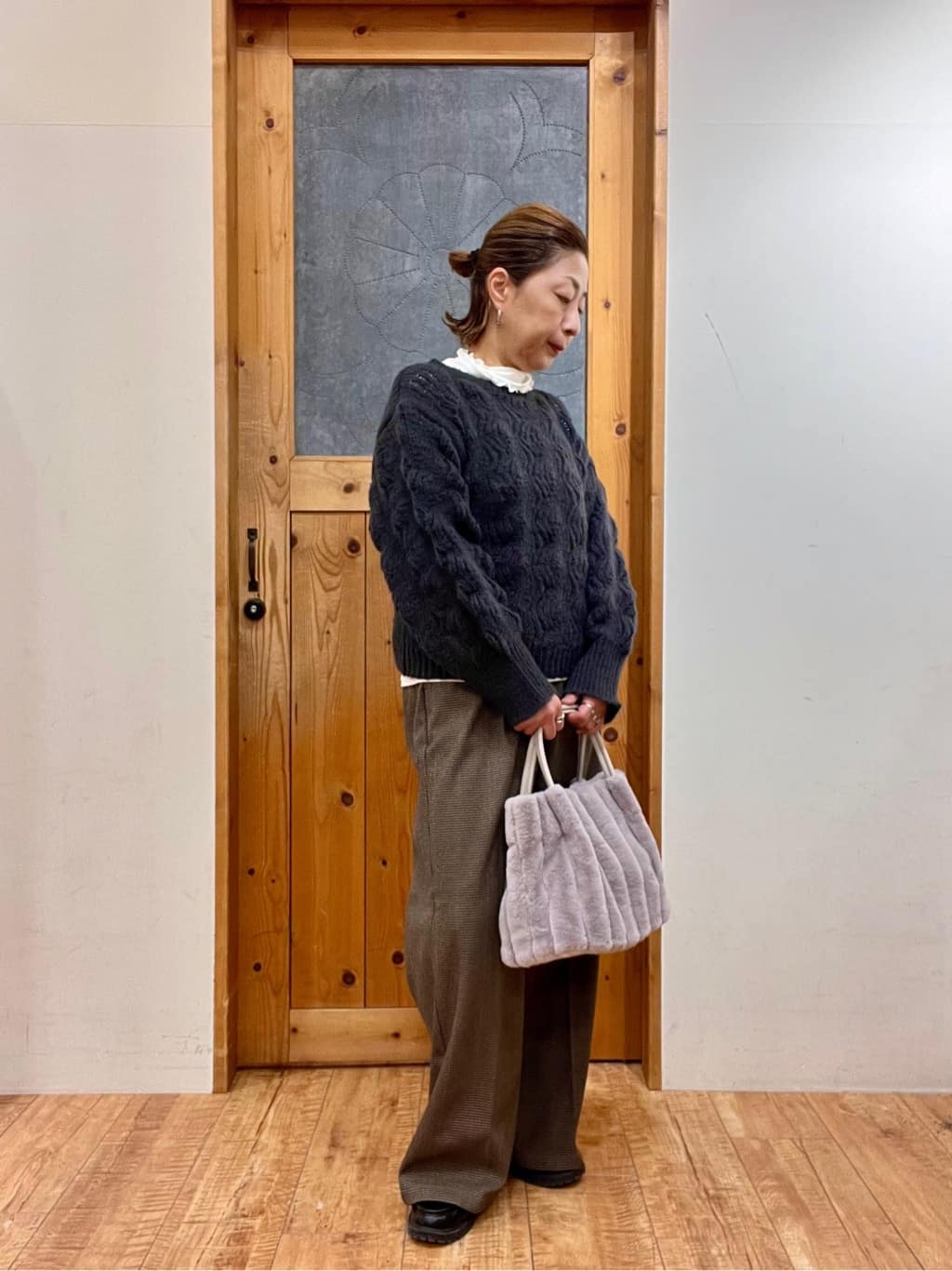 ゆみさんの「SHOO･LA･RUE｜【S-LL】ふんわり大人の 透かし編みニット」を使ったコーディネート