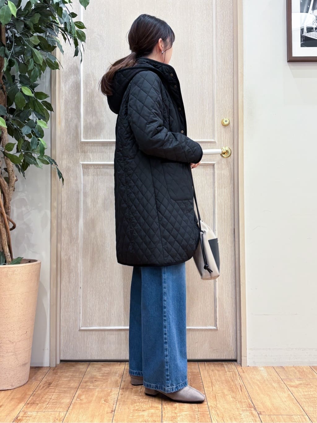 なみさんの「SHOO･LA･RUE｜【高レビュー/S-LL】脚のラインを拾いにくい デニムワイドパンツ」を使ったコーディネート