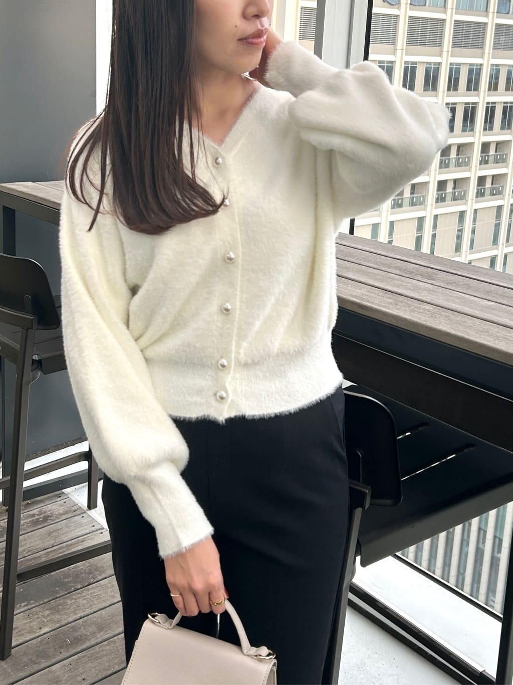 teiさんの「Couture brooch｜【前後2WAY】Springフェザーカーデトップス」を使ったコーディネート