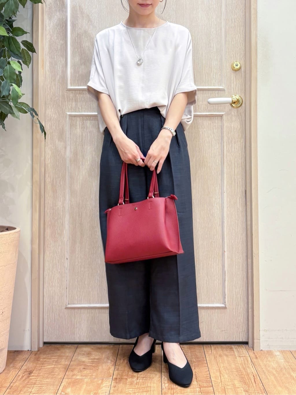 なみさんの「SHOO･LA･RUE｜【洗濯後しわになりにくい】さらっとタッチの 5分袖ドルマンブラウス」を使ったコーディネート