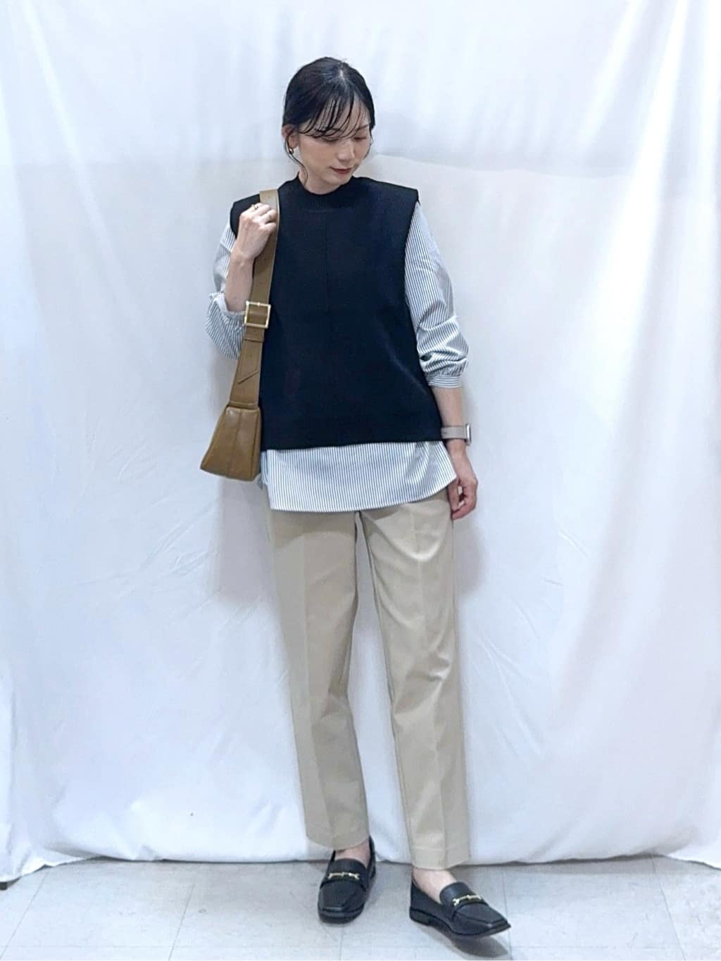 𝐇𝐢𝐫𝐨𝐦𝐢さんの「SHOO･LA･RUE｜【洗濯機可/S-3L/美脚シルエット】通勤・セレモニーにも　きちんと見えする ソフトスティックパンツ」を使ったコーディネート