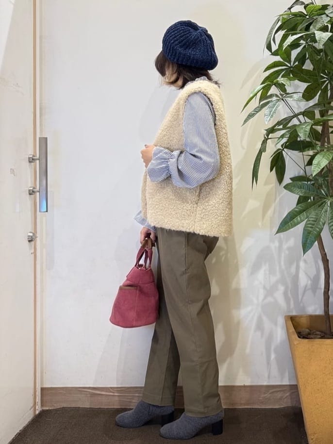 misakiさんの「SHOO･LA･RUE｜ふわふわファーベスト」を使ったコーディネート