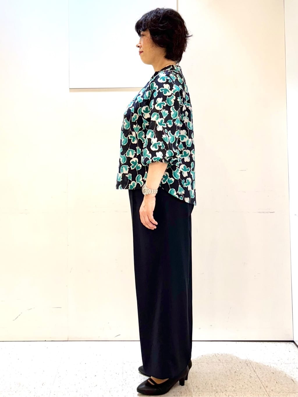 ヤスコさんの「Reflect｜【ジャケットのインナーにおすすめ◎】花柄タックデザインブブラウス」を使ったコーディネート