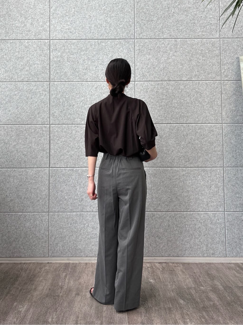ひなさんの「INDIVI｜ボトルネックブラウス」を使ったコーディネート