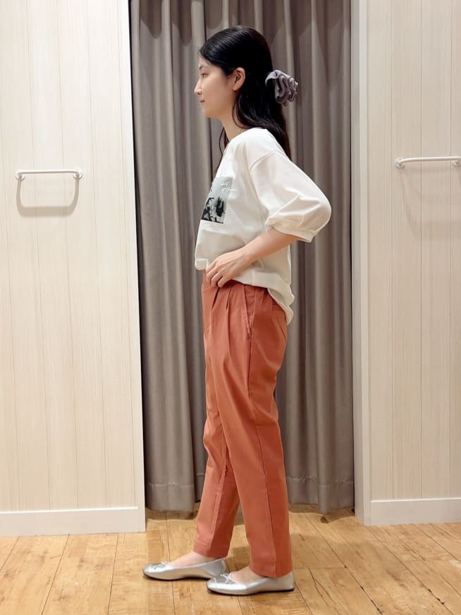 moneさんの「SHOO･LA･RUE｜【洗える/S-LL/美脚シルエット】ハイパーストレッチ テーパードパンツ」を使ったコーディネート