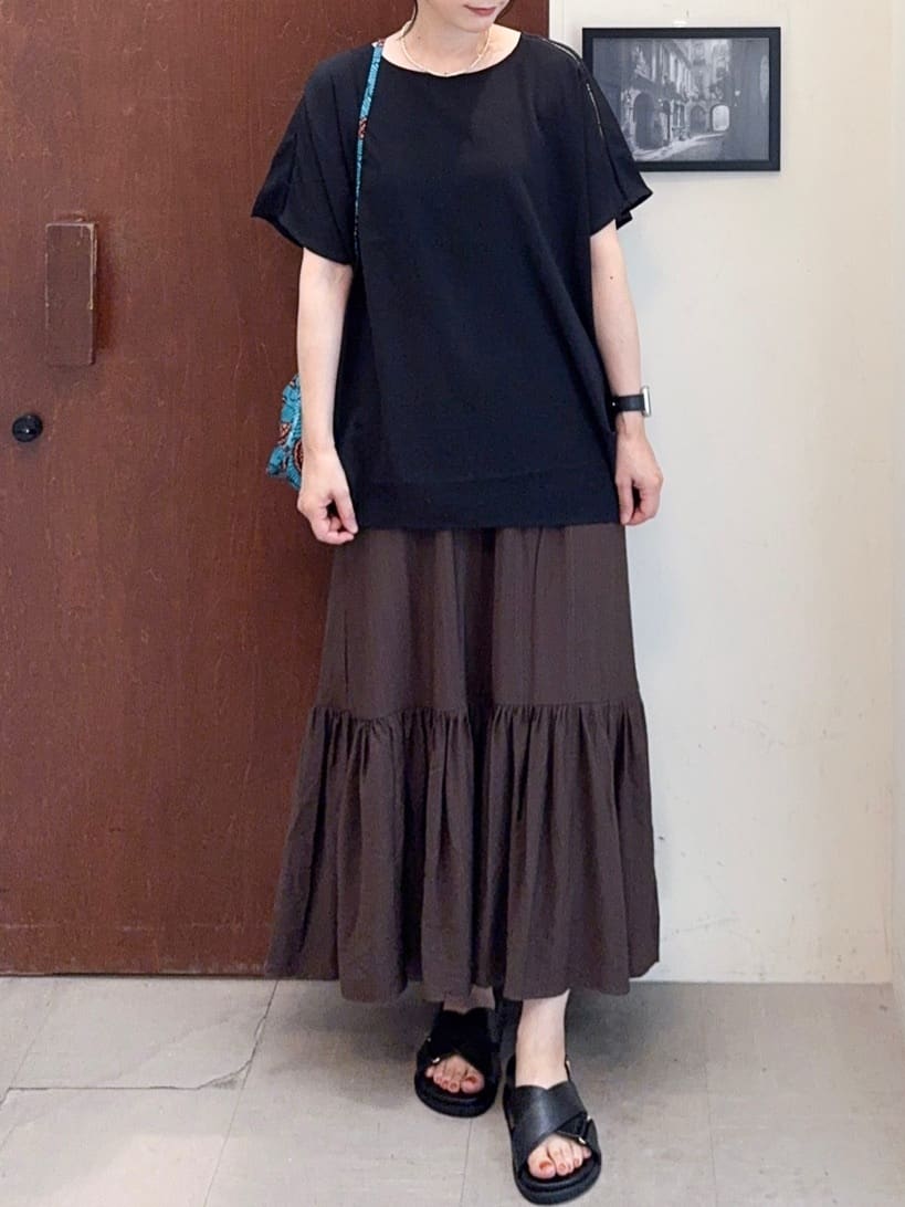 𝐇𝐢𝐫𝐨𝐦𝐢さんの「SHOO･LA･RUE｜【S-LL/ひんやり/洗濯後しわになりにくい】インせず決まる はしごレースドルマンブラウス」を使ったコーディネート