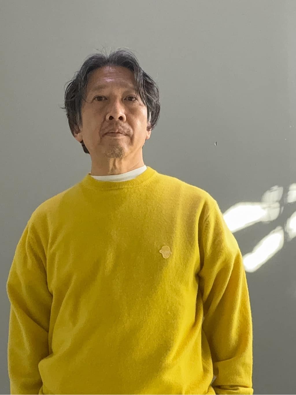 デザイナーTAKEman さんの「TAKEO KIKUCHI｜【Air Palette Knit】ワンポイント カラーニット プルオーバー」を使ったコーディネート