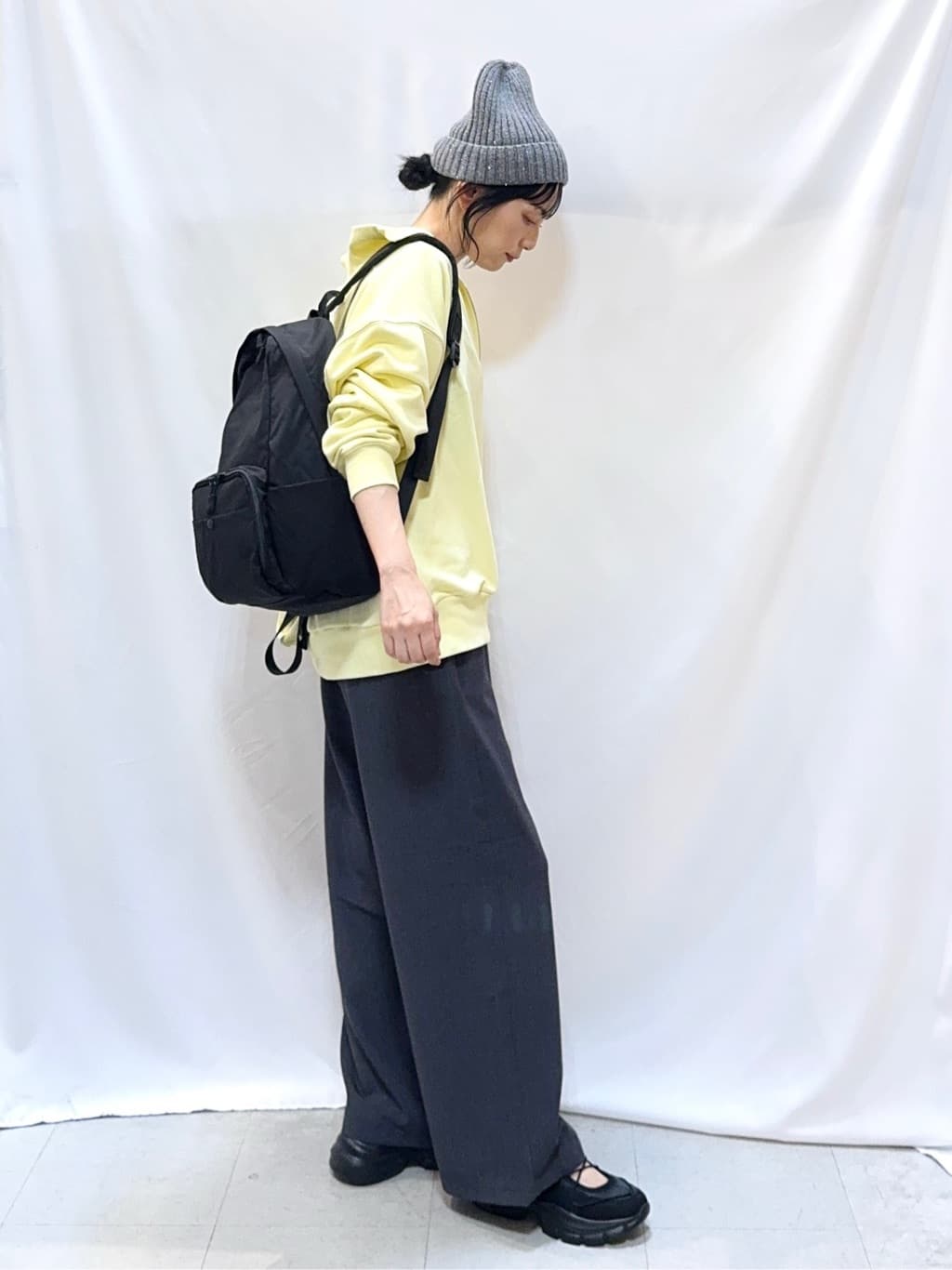𝐇𝐢𝐫𝐨𝐦𝐢さんの「SHOO･LA･RUE｜8色の選べる楽しさ ハーフジップ オーバーサイズスウェット」を使ったコーディネート