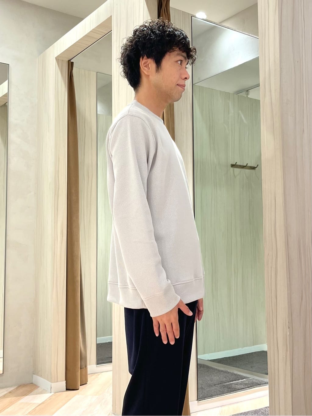 URAさんの「TAKEO KIKUCHI｜【尾州織】クルーネック カットソー」を使ったコーディネート