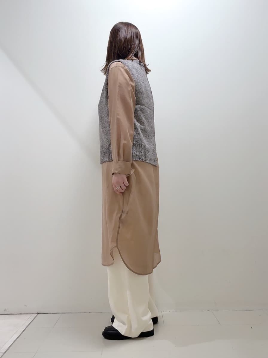 YUIさんの「UNTITLED｜【重ね着レイヤードに】杢調ニットベスト」を使ったコーディネート
