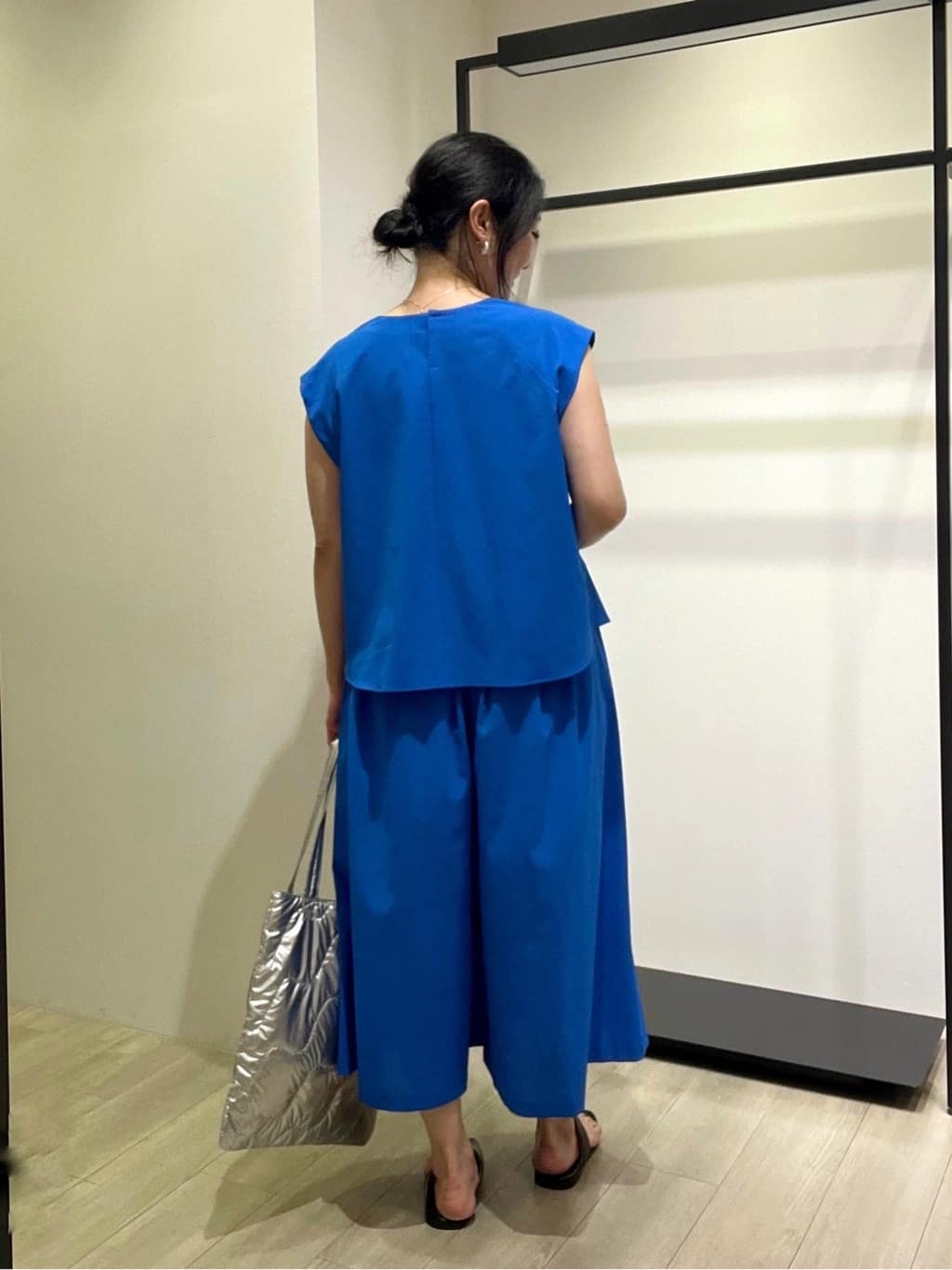 TOMOMIさんの「INDIVI｜【クールエアー素材／UVケア／吸汗速乾】エアリータックブラウス」を使ったコーディネート