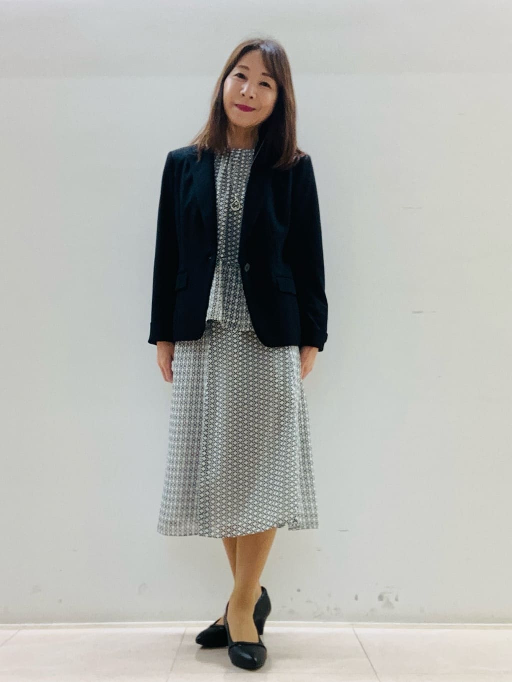 kurodaさんの「Reflect｜【きちんと見え／セットアップ可／通勤におすすめ◎】ペプラムプリントブラウス」を使ったコーディネート