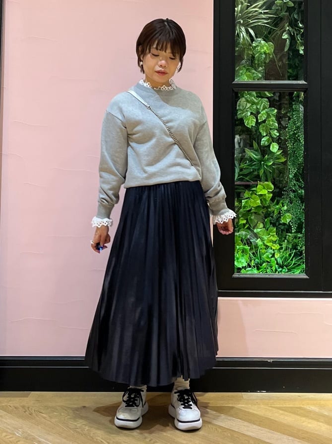 ogataさんの「DRESSTERIOR｜【洗える/ストレッチ性/オンオフ】箔プリントプリーツスカート」を使ったコーディネート