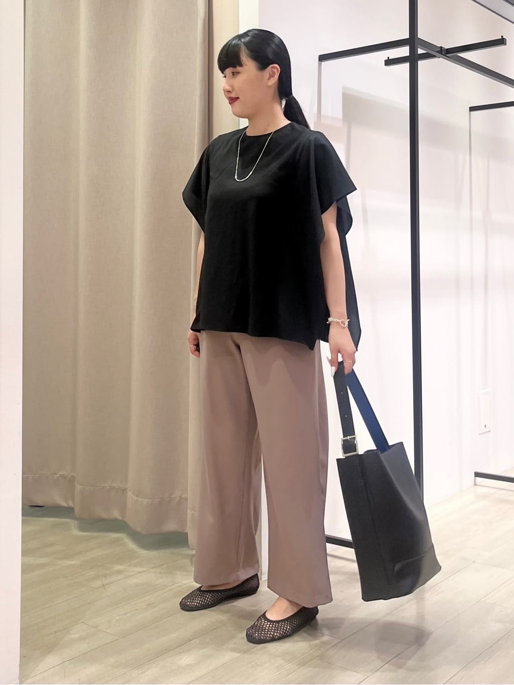 hasuさんの「INDIVI｜【体型カバー】スクエアブラウス」を使ったコーディネート