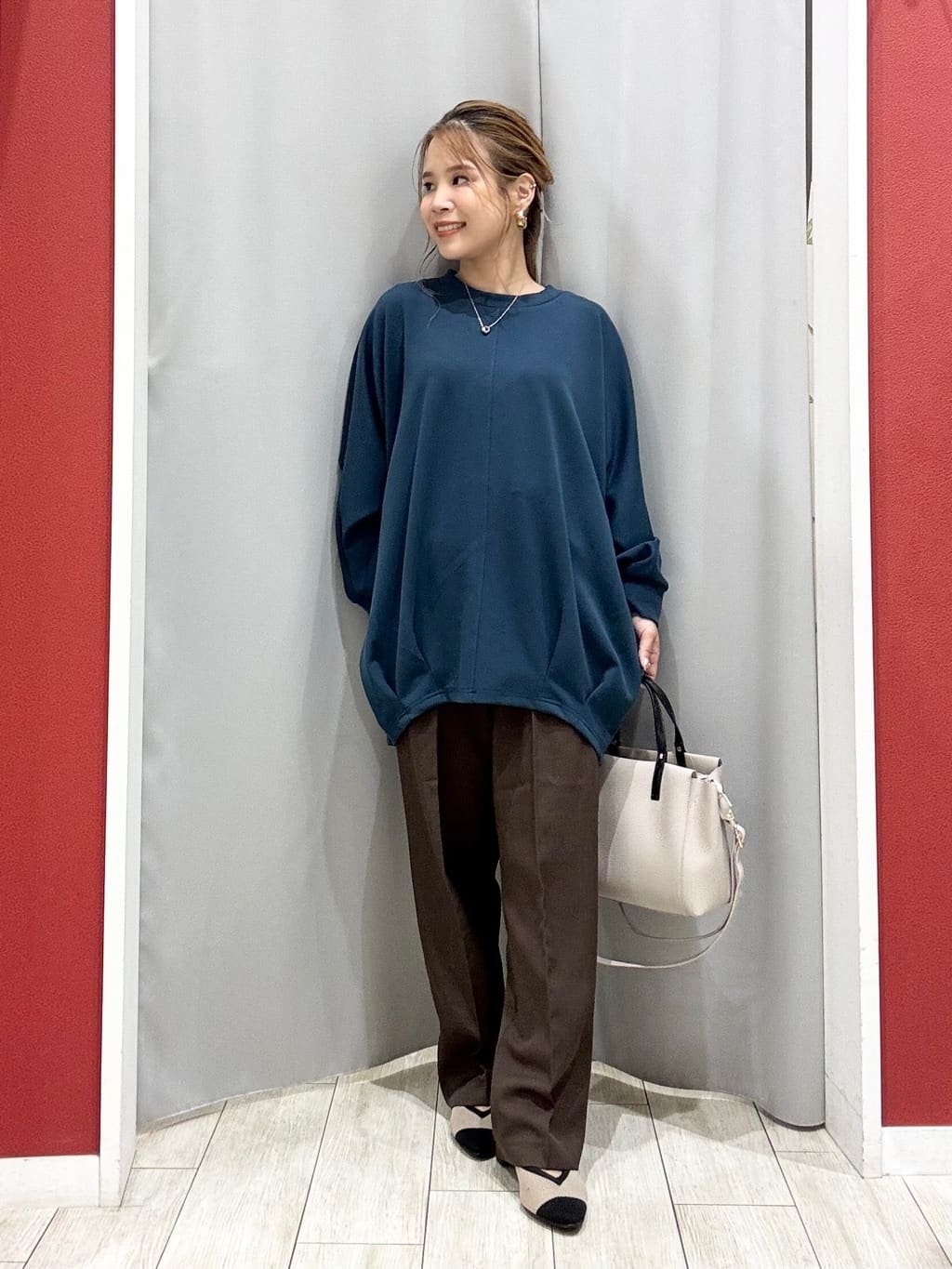 shioさんの「SHOO･LA･RUE｜【S-LL/体型カバー】とろみ感が心地よい 裾タック ドルマンチュニック」を使ったコーディネート