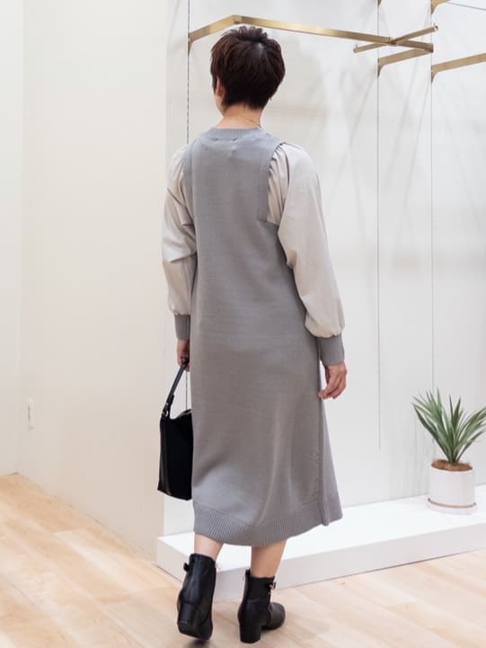 シュウコさんの「grove｜一枚で華やぐ、袖布帛ケーブルニットワンピース」を使ったコーディネート