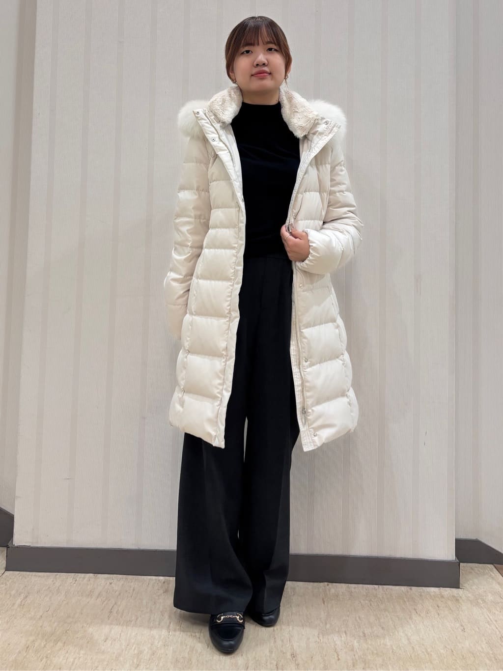 ちひさんの「INDIVI｜【洗える／セットアップ可能】凹凸ストレッチ素材ストレートパンツ」を使ったコーディネート