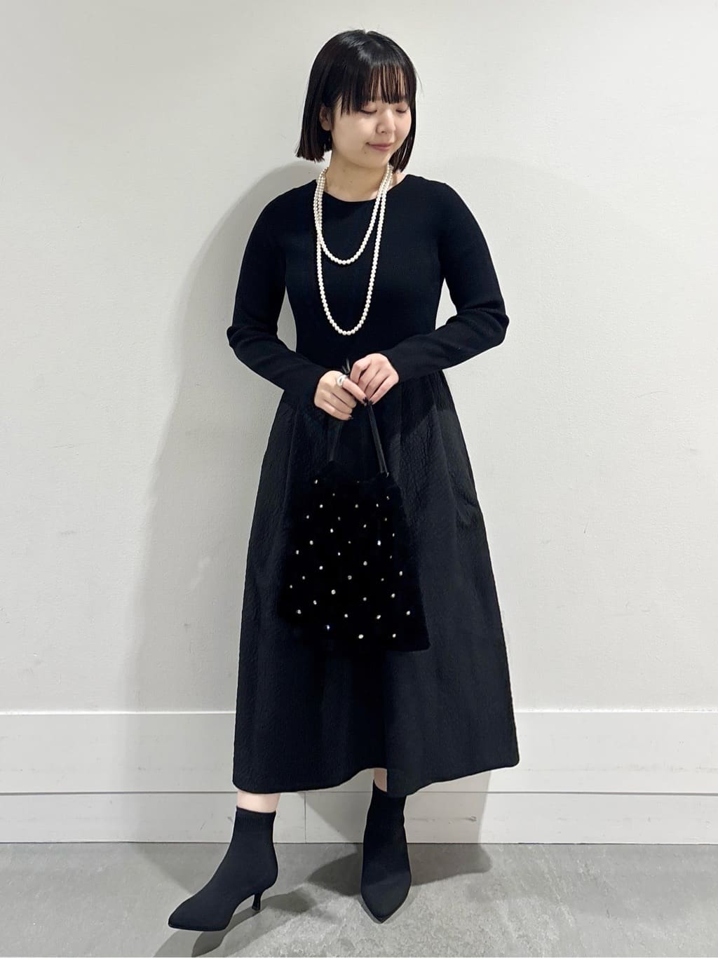 モエカさんの「UNTITLED｜【大人フェミニン/トレンド】ニット&times;ジャカード ドッキングワンピース」を使ったコーディネート