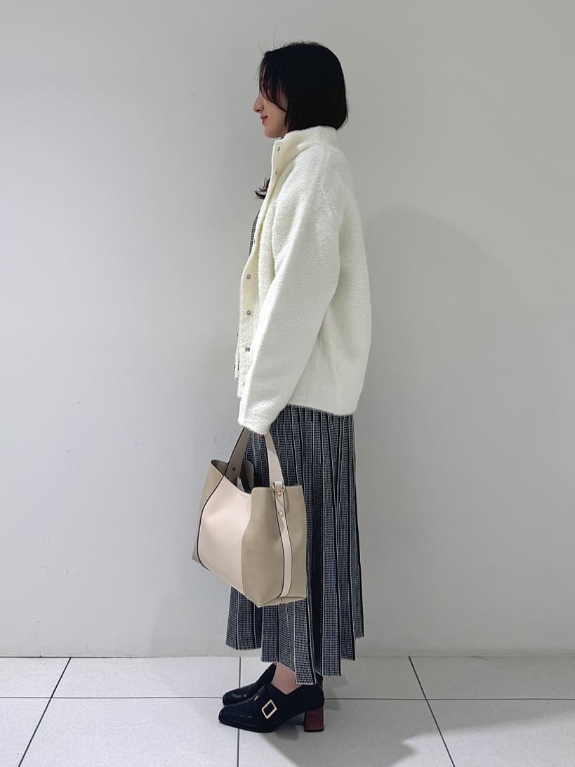 そんさんの「INDIVI｜スタンドネック シャギーモールニット」を使ったコーディネート