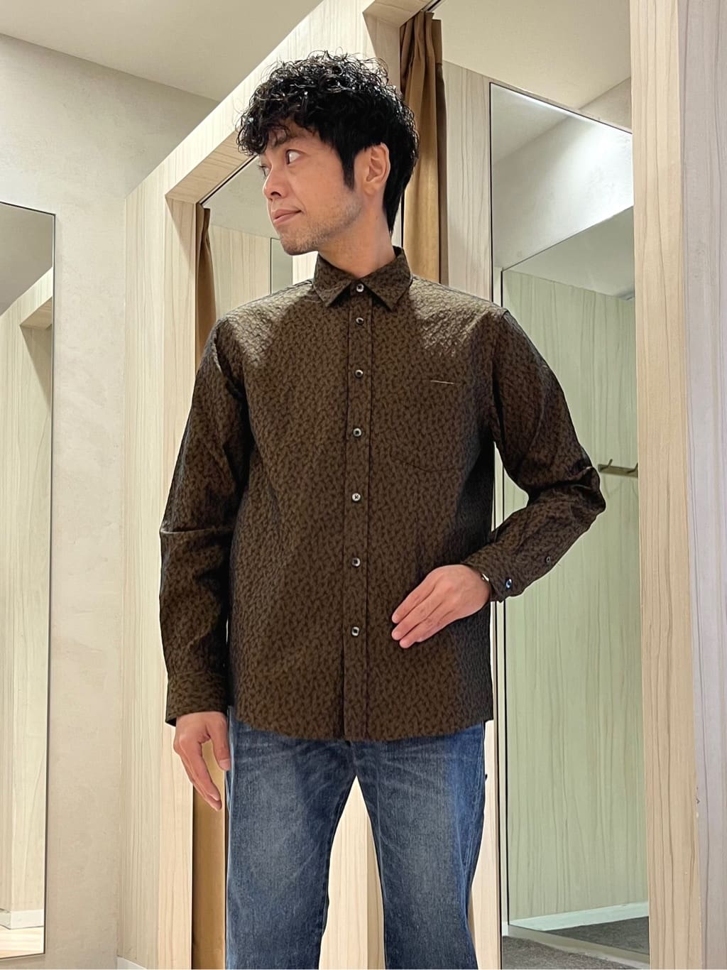 URAさんの「TAKEO KIKUCHI｜【Made in JAPAN】播州織 ドビー千鳥シャツ」を使ったコーディネート