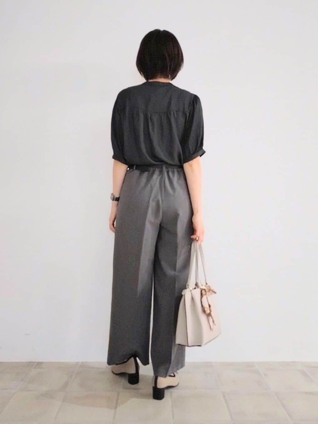 miomioさんの「SHOO･LA･RUE｜【洗濯機可/S-LL】すっきり上品きれい見え タックワイドパンツ」を使ったコーディネート