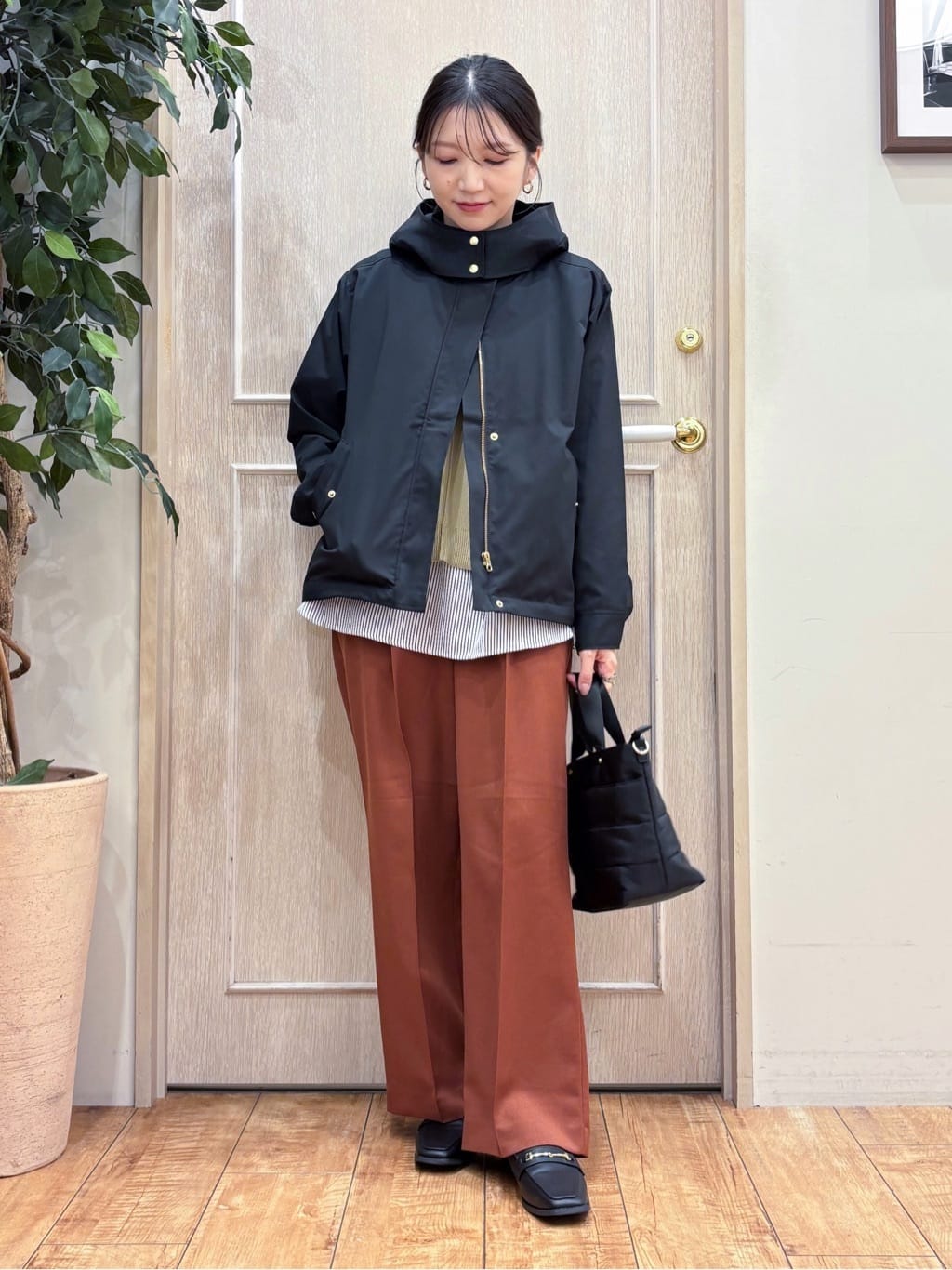 なみさんの「SHOO･LA･RUE｜【洗濯機可/S-LL/高レビュー】上品シルエットで美しい イージーワイドパンツ」を使ったコーディネート
