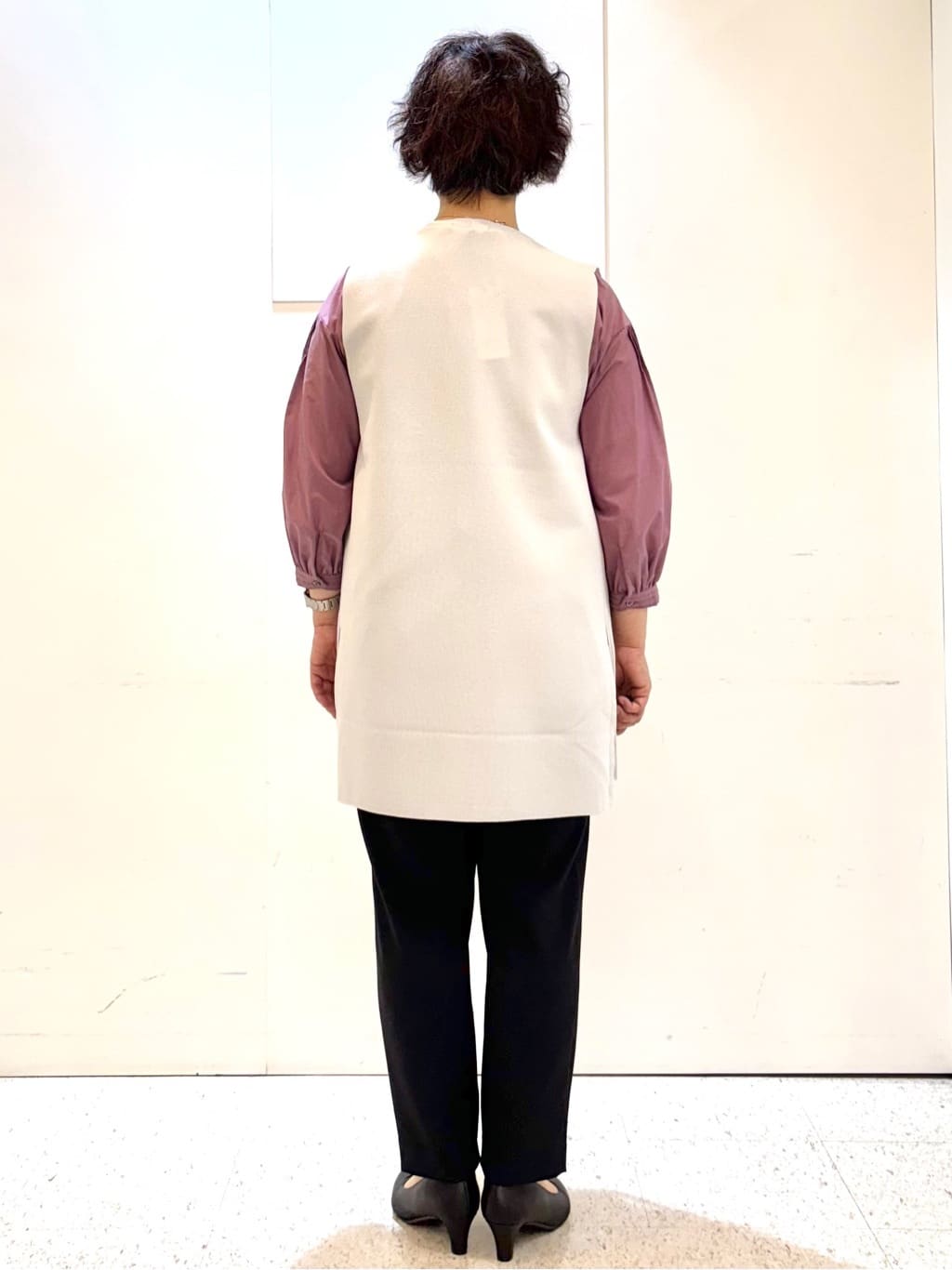 ヤスコさんの「Reflect｜【程よいゆとり感／体型カバー】ピンタックデザインシャンブレーブラウス」を使ったコーディネート